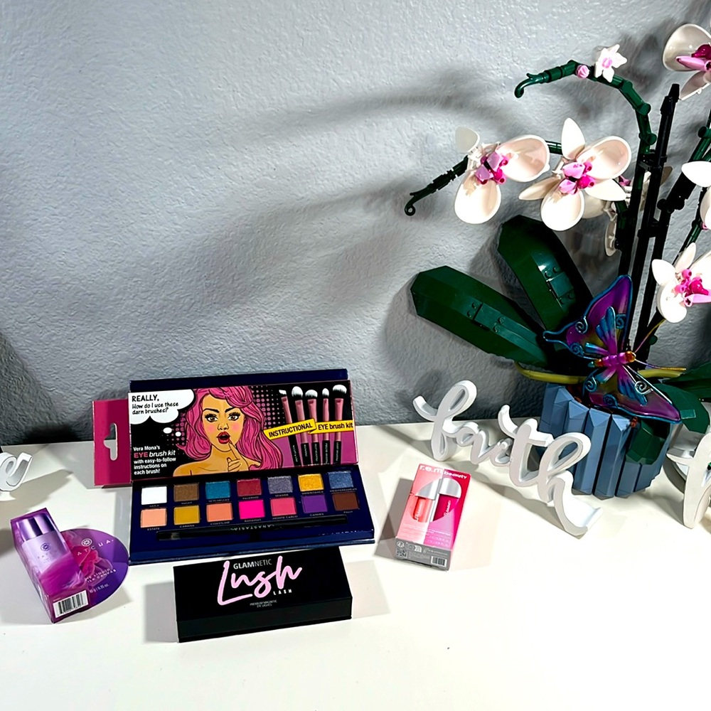 Makeup 💄 Bundle of goodies!!